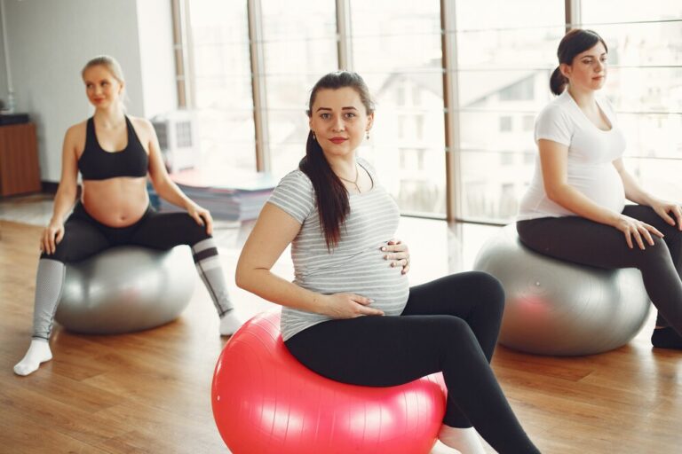 Ejercicios con pelota de pilates para embarazadas